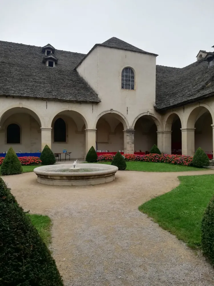 Le cloître du couvent des Augustins