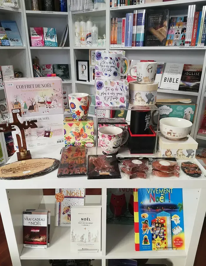 Vente des tasses et des objets en bois